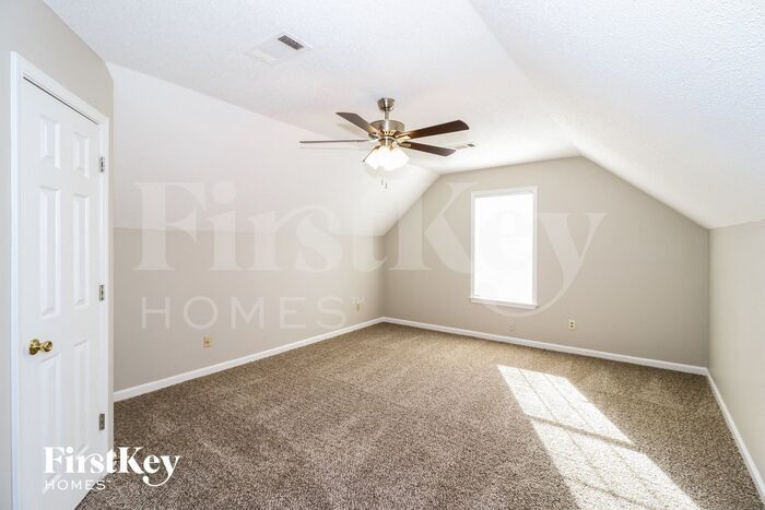 Building Photo - 9689 Kingsridge Dr