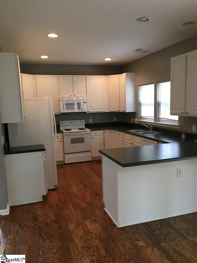 Building Photo - 30 Halehaven Dr