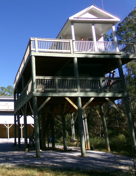 Building Photo - 589 Bernard Street