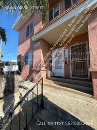 Building Photo - **1ST MONTH RENT FREE**STUNNING 3BEDROOM |...