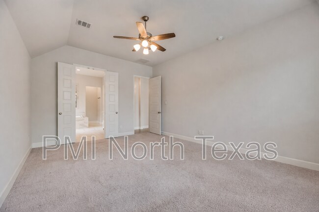 Building Photo - 332 Oak Hollow Way