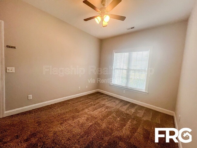 Building Photo - 313 N Landing Dr