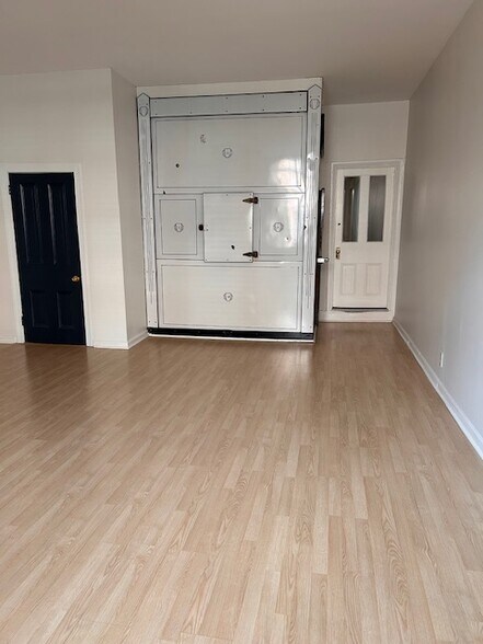 Living room - 979 N Lawrence St