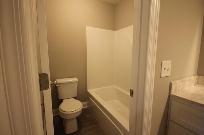 Building Photo - 704 Cobblestone Dr