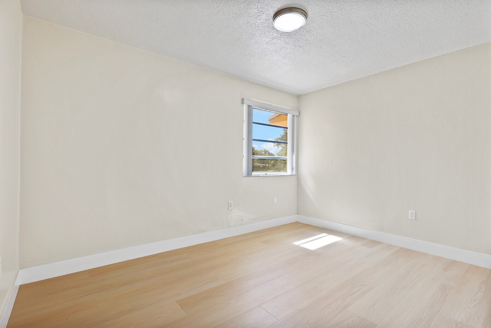 Building Photo - 532 SW 79th Ave