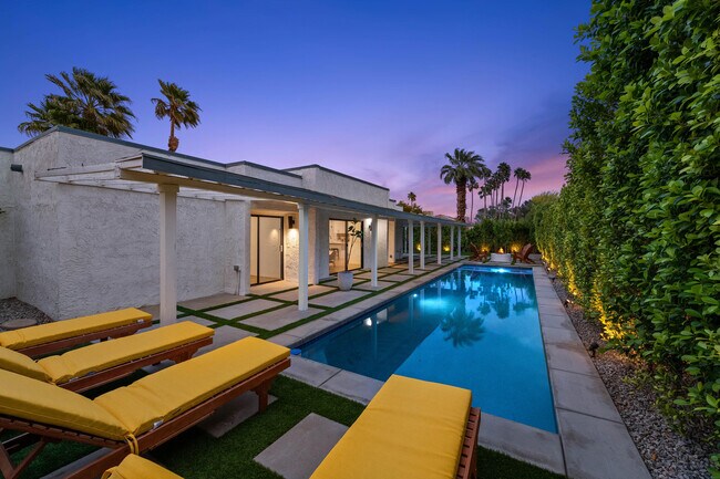 Building Photo - 1433 E Caleta Way