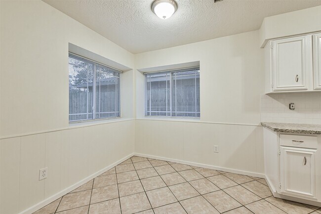 Building Photo - 5518 Ashgate Dr