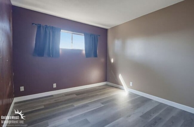 Building Photo - Updated 3Bdm 2Ba Single Story Home with Detached Garage in the Heart of Lakeside