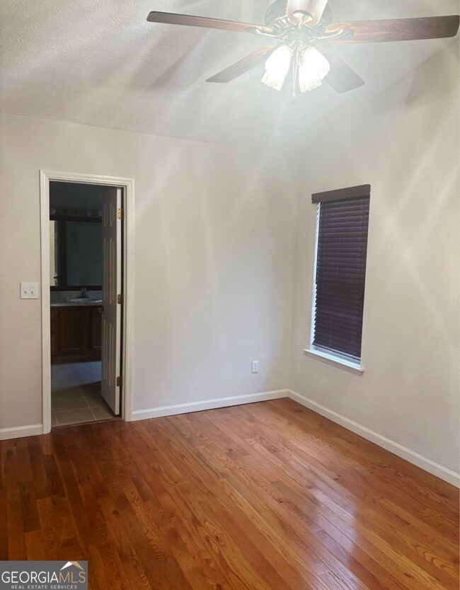 Building Photo - 557 Crestridge Ct