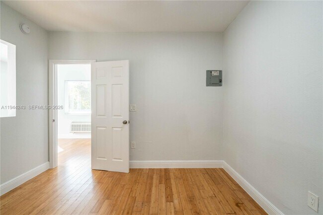 Building Photo - 7301 Carlyle Ave