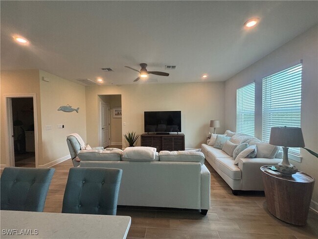 Building Photo - 483 Daylily Blvd