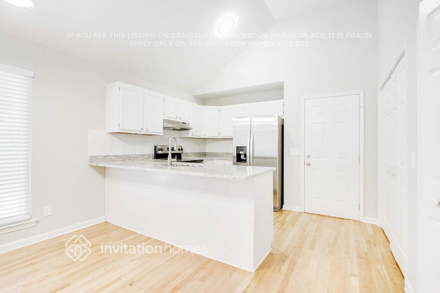 Building Photo - 883 Columbia Ct