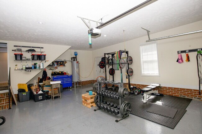 Building Photo - 355 Hogart St