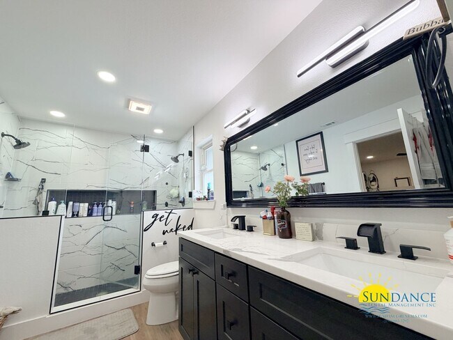 Building Photo - Custom 4BR Pool Home in Kenwood with Bonus Room & Private Backyard!