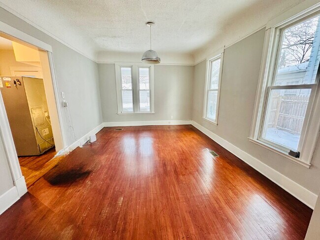 Building Photo - "Spacious 6-Bedroom Gem with Gleaming New Hardwood Floors in Minneapolis!"