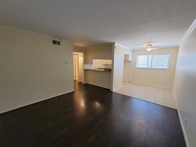 Building Photo - 1530 Heights Blvd