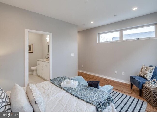 Building Photo - 1842 E Cumberland St