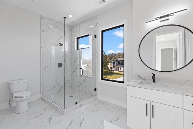 Building Photo - 555 Versailles Dr