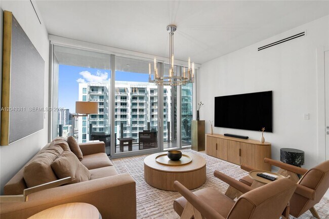 Building Photo - 300 Biscayne Blvd Way
