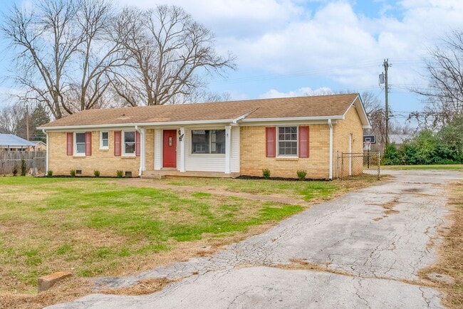 Building Photo - 3 Bedroom Pet Friendly Home For Rent Near Post!