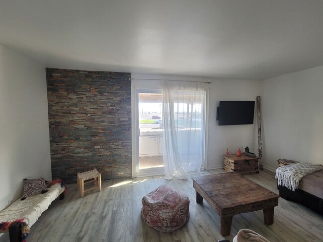 Building Photo - 215 Postoffice St