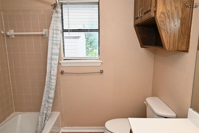 Building Photo - 907 Sugarbush Ln