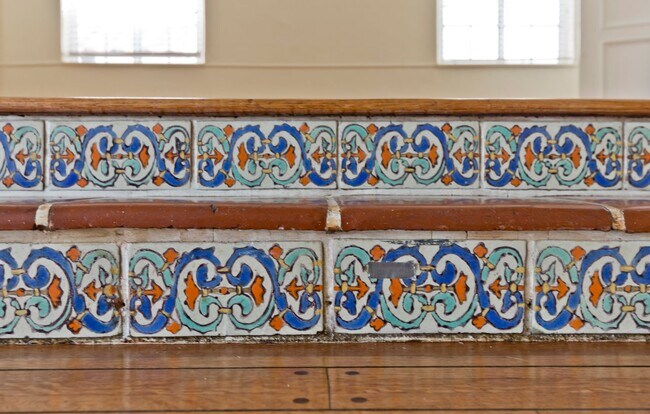 Building Photo - Classic Spanish Elegance Steps from Beverl...