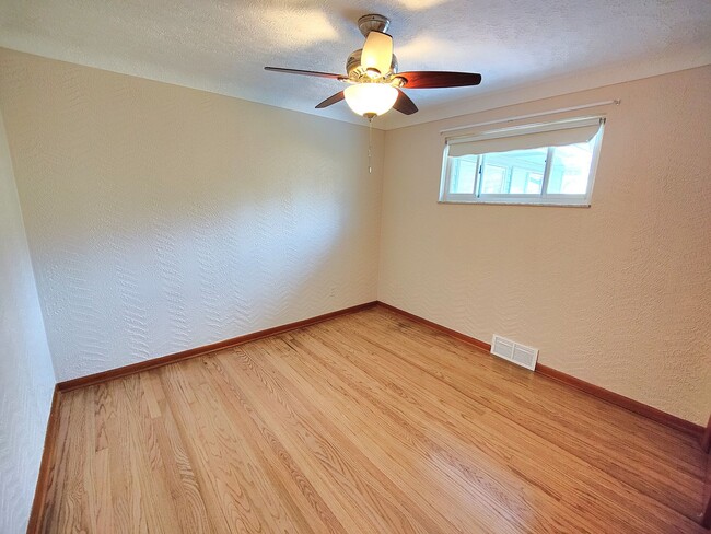 Building Photo - *Well-Maintained & Spacious 3BD/1.5BA Single Family Home Available in Baldwin*