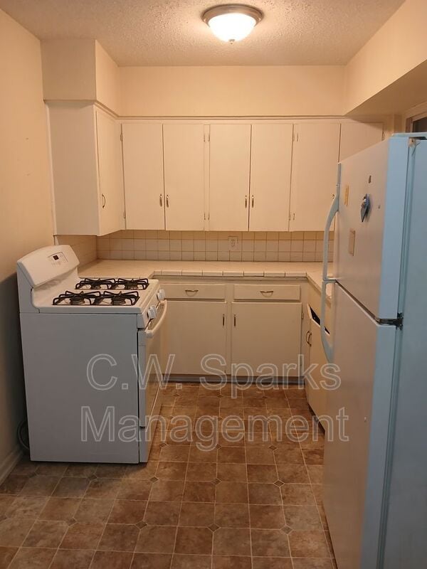 Building Photo - 3015 Avon St