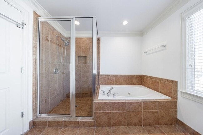 Building Photo - 970 Samples Ln NW