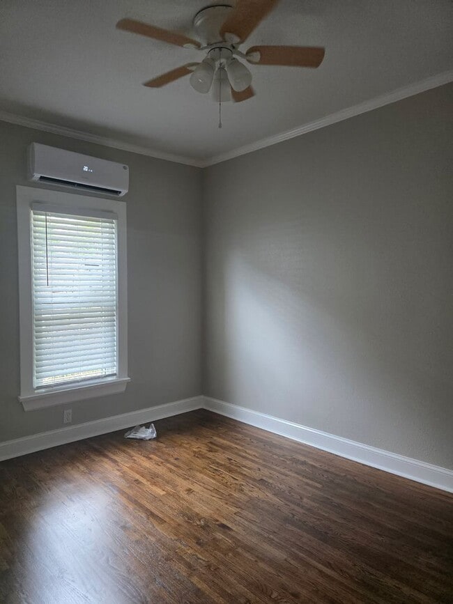 Building Photo - Be the first to lease this Bungalow Beauty!