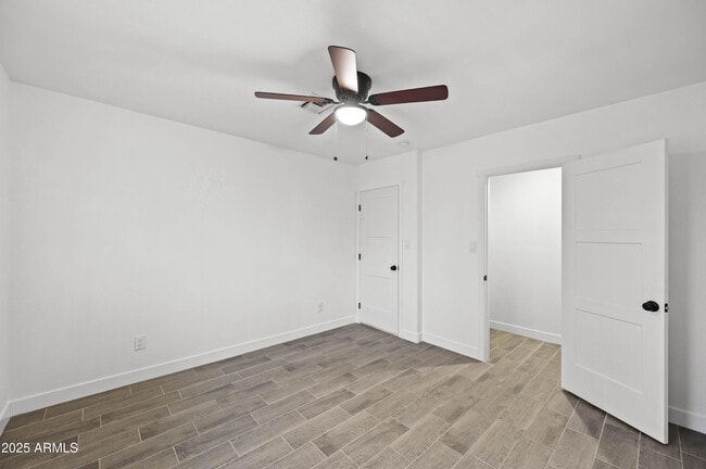 Building Photo - 10947 W Mohave St