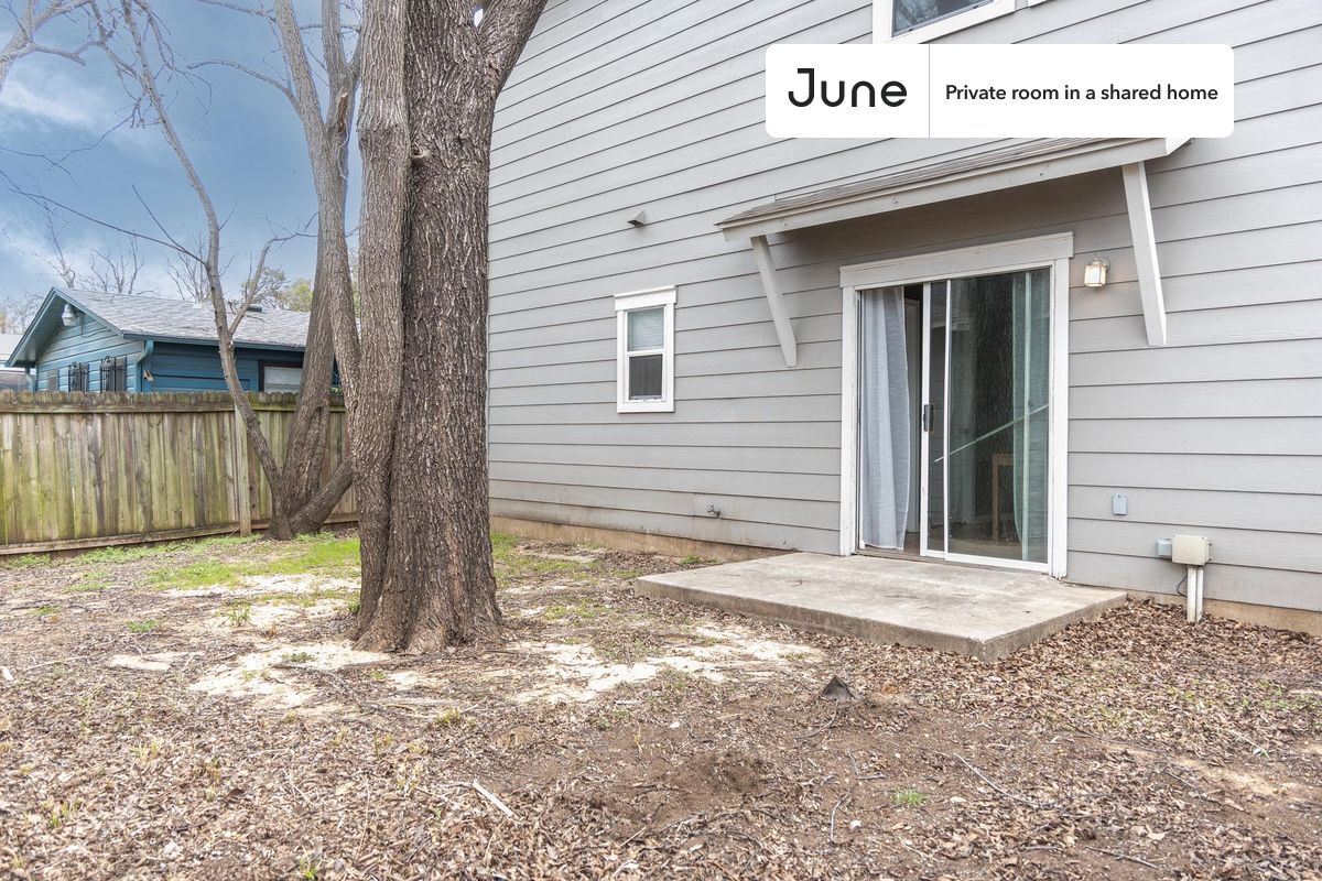 Building Photo - Room in Shared 5 bed/2 bath home