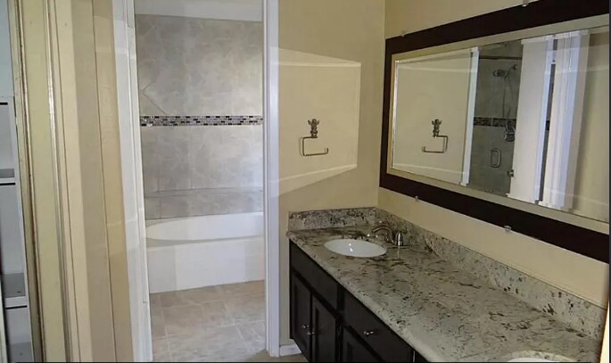 Building Photo - 3043 The Highlands Dr