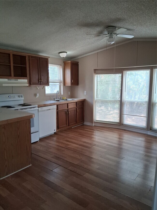 Building Photo - 11797 White Cedar St