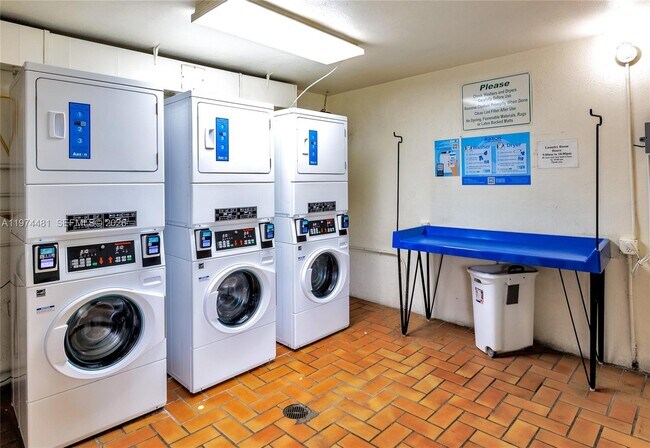 Building Photo - 4200 NW 3rd Ct