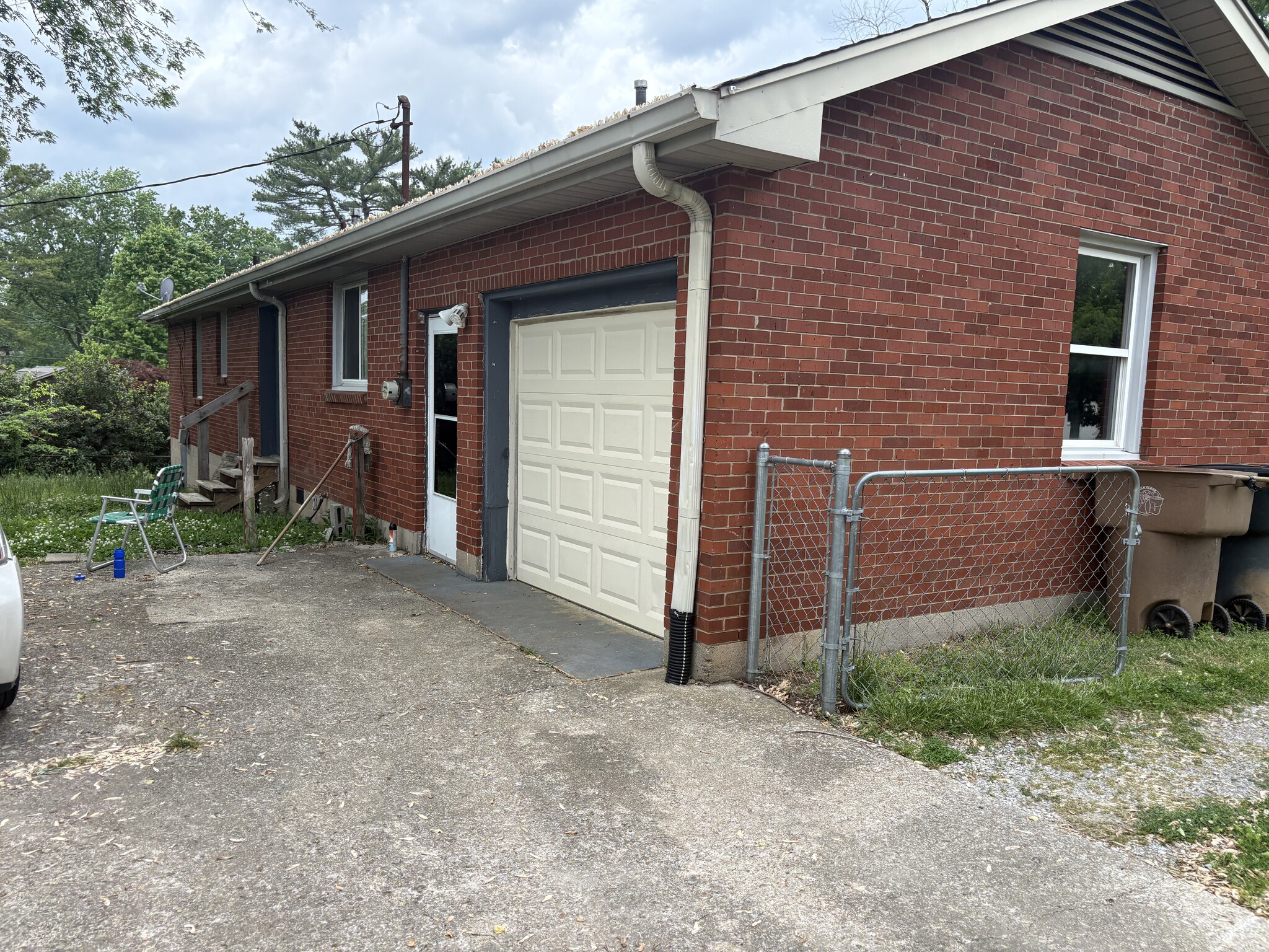 Building Photo - 2405 Ridgeland Dr