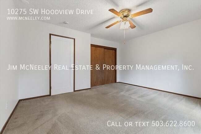 Building Photo - 10275 SW Hoodview Dr
