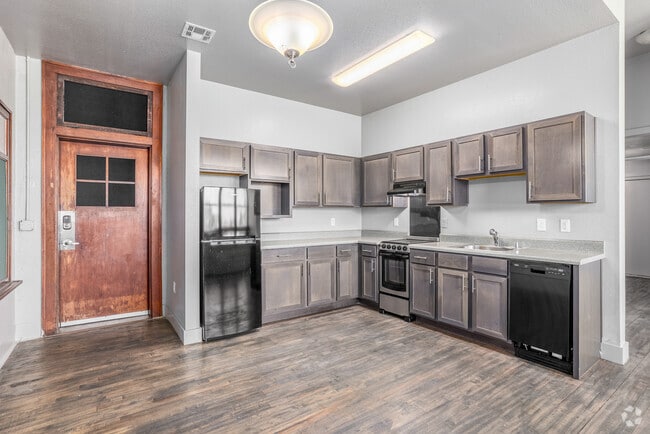 2BR, 1BA - 749SF - Kitchen - Dunbar Commons