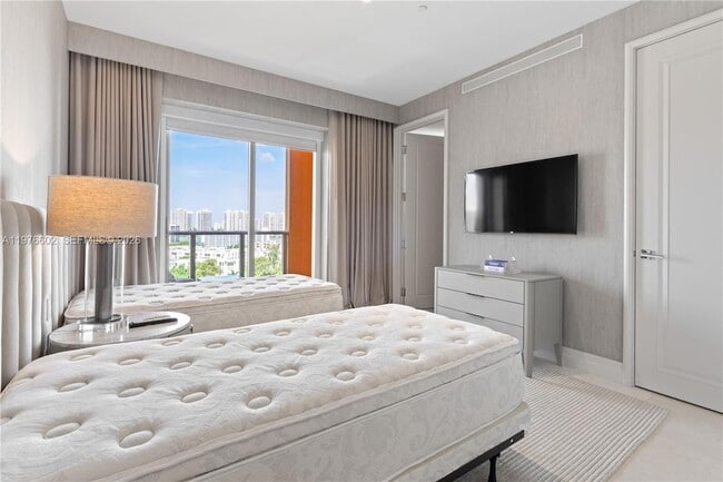 Building Photo - 17749 Collins Ave