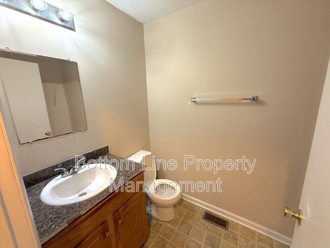 Building Photo - 612 Dundeen Dr