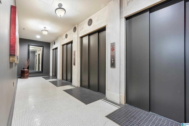 Building Photo - 2024 2nd Ave N