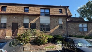 Building Photo - 405 N Oaks Blvd