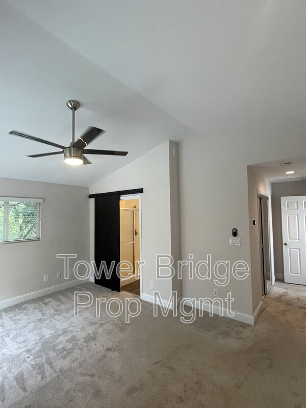 Building Photo - 737 Cresta Ct