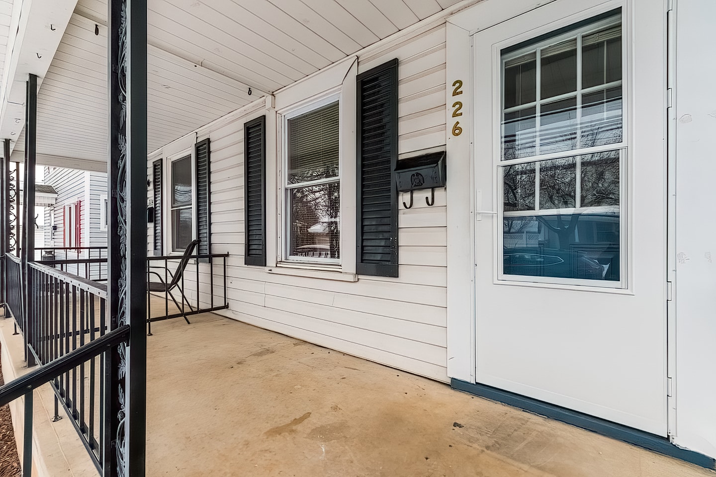Front Door Entrance - 226 S Illinois Ave