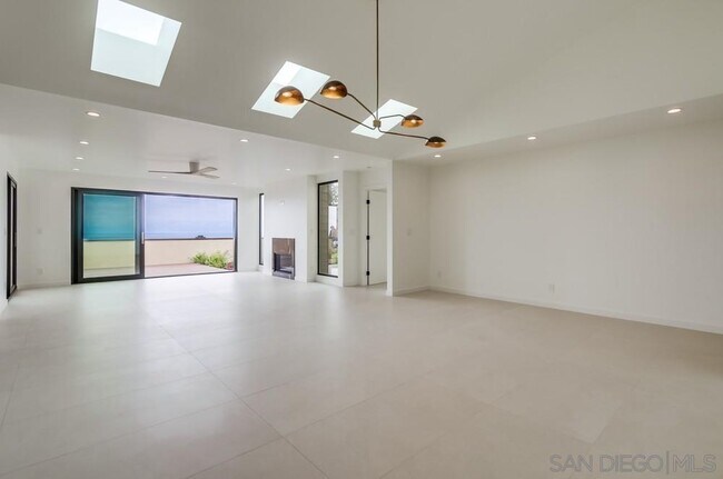Building Photo - 14066 Crest Way