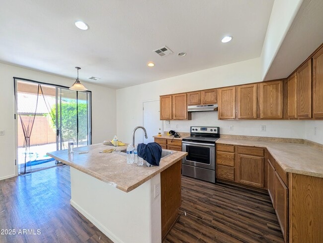 Building Photo - 3848 E Pollack St