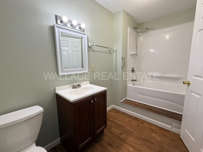 Building Photo - 4 BEDROOM, 3.5 BATHROOM HOME IN BEXHILL!