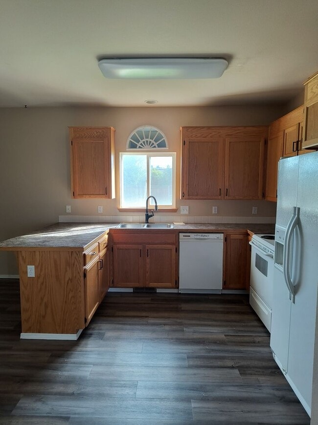 Building Photo - 3 Bedroom Home in West Valley!