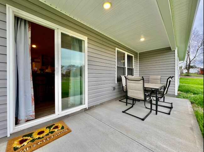 Building Photo - NEW Farmhouse Retreat Rustic decor and Cozy vibes!